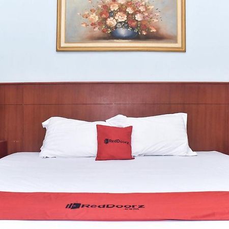 Reddoorz Near Kampung Warna Warni Hotel Malang Buitenkant foto