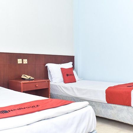 Reddoorz Near Kampung Warna Warni Hotel Malang Buitenkant foto