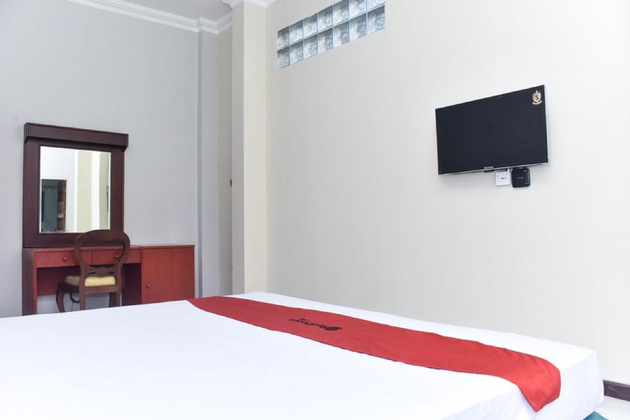Reddoorz Near Kampung Warna Warni Hotel Malang Buitenkant foto