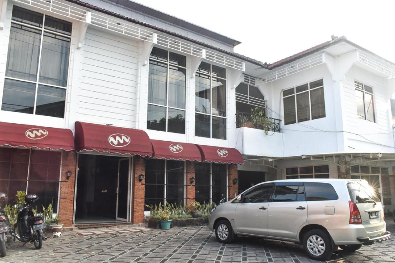 Reddoorz Near Kampung Warna Warni Hotel Malang Buitenkant foto